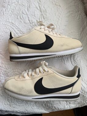 Nike Cortez - W7 cream with black swoosh